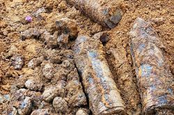 Đào móng nhà, phát hiện hơn 1,4 tấn đầu đạn pháo và lựu đạn