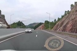 Đi ngược chiều trên cao tốc, lái xe đối mặt với mức phạt 17 triệu đồng