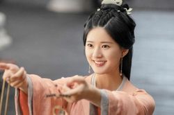 Bạn diễn tiết lộ về con người thật của Triệu Lộ Tư, liệu có còn ấm áp như vẻ ngoài?