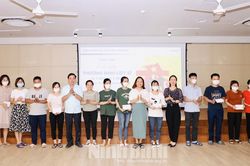 Liên đoàn lao động tỉnh thăm, tặng quà đoàn viên, công nhân lao động là con thương binh, liệt sỹ