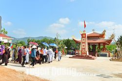 Xuân Vân tổ chức cung rước chân hương các Anh hùng liệt sĩ về xã