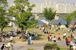 Hàn Quốc mở lại Lễ hội mùa hè ven sông Hàn