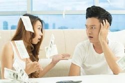 Hoảng sợ vì vợ ngày càng thực dụng đòi chồng phải chi tiền để làm việc nhà kể cả chuyện quan hệ vợ chồng