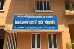 Tòa tuyên án xong, bà nội lạy, cha khóc cảm ơn HĐXX