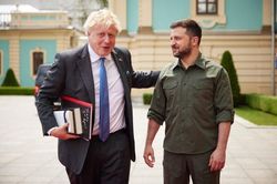 Trên 2.500 người ký đơn ủng hộ trao quyền công dân Ukraine cho ông Boris Johnson