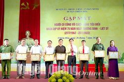 Chiêm Hóa gặp mặt người có công