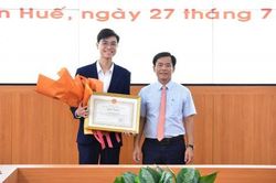 Giáo dục Tin tức giáo dục Khen thưởng học sinh đạt Huy chương Bạc Olympic Sinh học Quốc tế