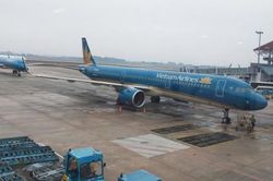 Động cơ phụt lửa, bốc khói, máy bay Vietnam Airlines hạ cánh khẩn cấp