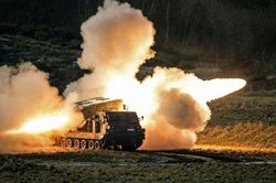 Ukraine nhận siêu pháo của Đức mạnh ngang HIMARS