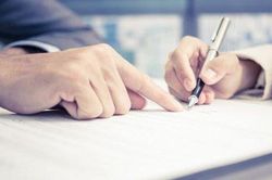 Tổng Giám đốc công ty cổ phần có phải ký hợp đồng lao động?