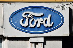 Lợi nhuận của Ford tăng trong quý 2 nhờ doanh số bán xe
