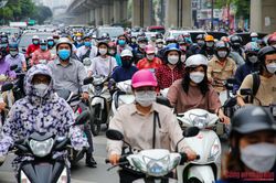 Hà Nội: Thí điểm phân làn ôtô, xe máy trên đường Nguyễn Trãi