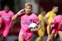 Kỳ lạ V-League…