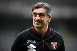 HLV và Giám đốc thể thao CLB Serie A đánh nhau ngay bãi đỗ xe