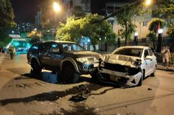 Tai nạn liên hoàn giữa 4 ô tô và hàng loạt xe máy tại Hà Nội trong đêm: Chiếc Santafe là 'thủ phạm'