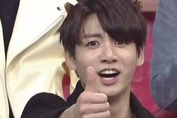 5 lần Jungkook BTS tiết lộ chuyện gia đình siêu cưng, bà siêu ngầu