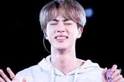 Jin BTS nội tâm khốn khổ 'chữa lành trái tim' bằng cách này