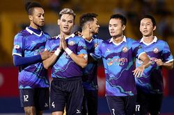 Tiến Linh vắng mặt, Tấn Tài lập kỷ lục ghi bàn
