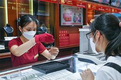 Vàng tăng giá cứu đồng Yên khỏi mất giá trước USD