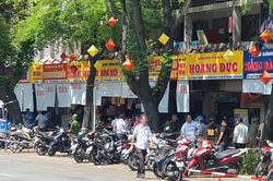 Nổ súng cướp tiệm vàng ở chợ Đông Ba giữa ban ngày