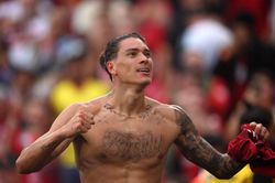 Tiền đạo đắt nhất CLB giúp Liverpool giành Siêu cúp Anh sau 16 năm