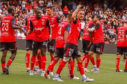 Guingamp 4-0 Pau: Quang Hải ra mắt không tồi, Pau vẫn thua đậm