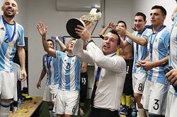 Đội tuyển futsal Việt Nam thuê nhà vô địch World Cup làm HLV