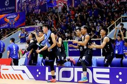 Hanoi Buffaloes vượt qua Danang Dragons đầy kịch tính