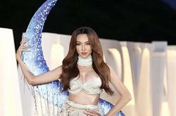Fan ưu ái đặt biệt danh cho Thùy Tiên nhờ màn catwalk thần thái