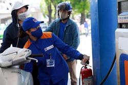 Chuyên gia khuyến nghị kiểm soát chặt giá các mặt hàng giảm giá chậm hơn giá xăng dầu