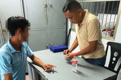 Người dân giao nộp vàng nhặt được từ vụ cướp có súng tại Huế