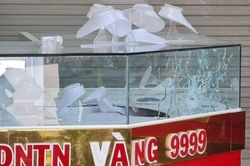 Vụ cướp vàng ném ra đường ở Huế: Người 'hôi vàng' không giao nộp có bị xử lý?