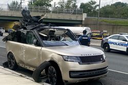 Xe sang Range Rover 2023 hóa 'sắt vụn' khi đang trên đường vận chuyển về đại lý
