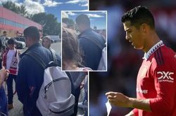 Ronaldo thất vọng bỏ về sớm khi bị Erik ten Hag thay ra