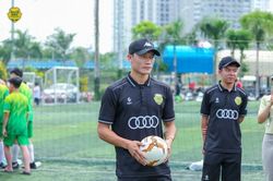 Press Cup 2022 sử dụng bóng AKpro hạn chế tác động tiêu cực của thời tiết
