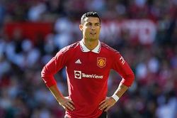 CĐV Man United 'ngứa mắt', đòi bán Ronaldo ngay lập tức