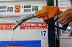 Giá xăng tiếp tục giảm lần thứ 4 liên tiếp từ 15h hôm nay
