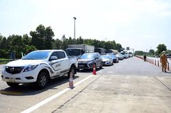 Chính thức thu phí không dừng trên cao tốc, nhiều xe gặp lỗi khi qua trạm