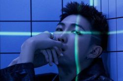 RM BTS 'ngừng đấu đá' trong album solo, netizen lại đấu khẩu