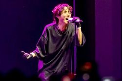 J-Hope BTS diễn tại Lollapalooza tuyệt đến mức khán giả địa phương quyết định thay đổi gu nhạc