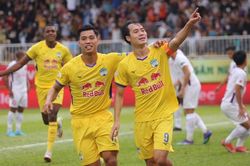Văn Toàn lần đầu 'phát biểu' sau giải thưởng Cầu thủ xuất sắc nhất tháng 7