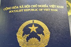 ĐSQ Việt Nam tại Séc giải quyết vấn đề liên quan mẫu hộ chiếu mới