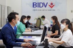 Nguồn vốn nhàn rỗi 'chảy' mạnh vào ngân hàng