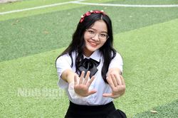 Nữ sinh Trường THPT Chuyên Lương Văn Tụy trở thành thủ khoa khối D01 tỉnh Ninh Bình