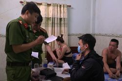 Cà phê liên minh với khách sạn 'điều gái' bán dâm