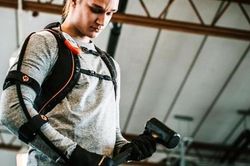 Kinh ngạc với những 'bàn tay sắt' có thể bảo vệ công nhân khỏi tai nạn lao động