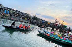 Hội An ra quân xử lý ghe bơi hoạt động trái phép trên sông Hoài