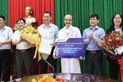 Quảng Ngãi: Hòa Phát trao tặng máy ECMO trị giá 2,8 tỉ đồng cho Bệnh viện Đa khoa tỉnh