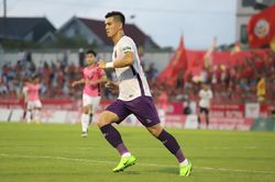 HLV Lư Đình Tuấn cậy nhờ Nguyễn Tiến Linh