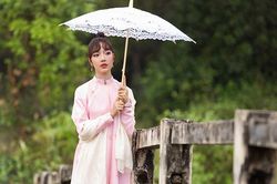 Hoàng Duyên cùng Hứa Kim Tuyền gửi lời tỏ tình dễ thương qua MV 'Vọng nguyệt'